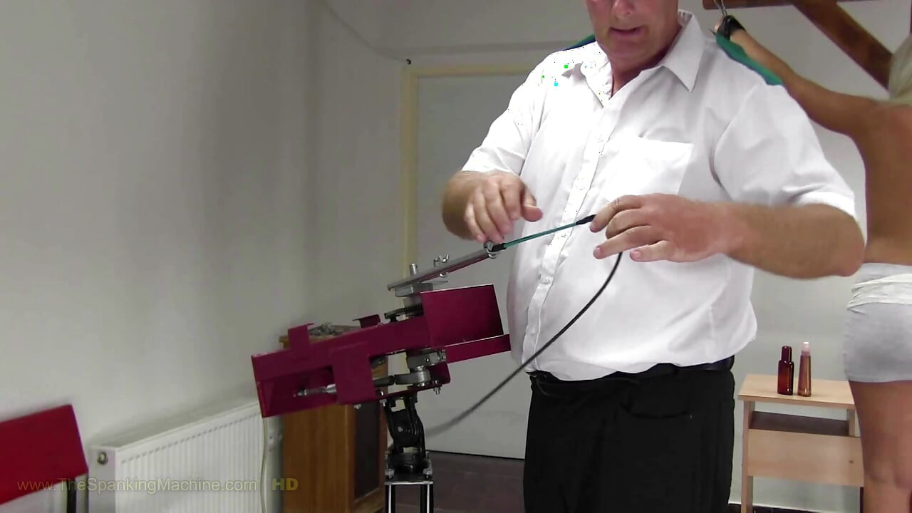 Naomi1 Spanking Machine - Bare Back Whipping