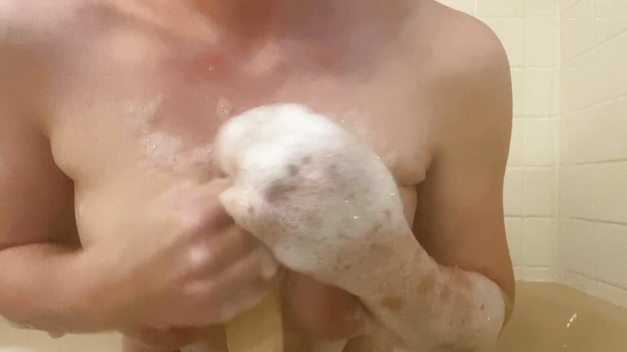 Banyoda kendimi sikiyorum