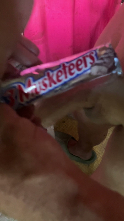Sekarang ukuranku sebesar batang cokelat