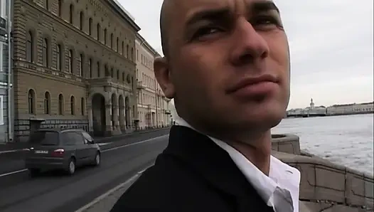 Sarışın Hatun Yoğun Üçlü Grup Seks Yapıyor