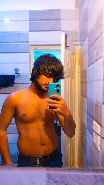 I am hot boy please comment me girl