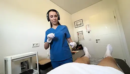 Er kam zweimal auf den massagetisch - handjob & blowjob