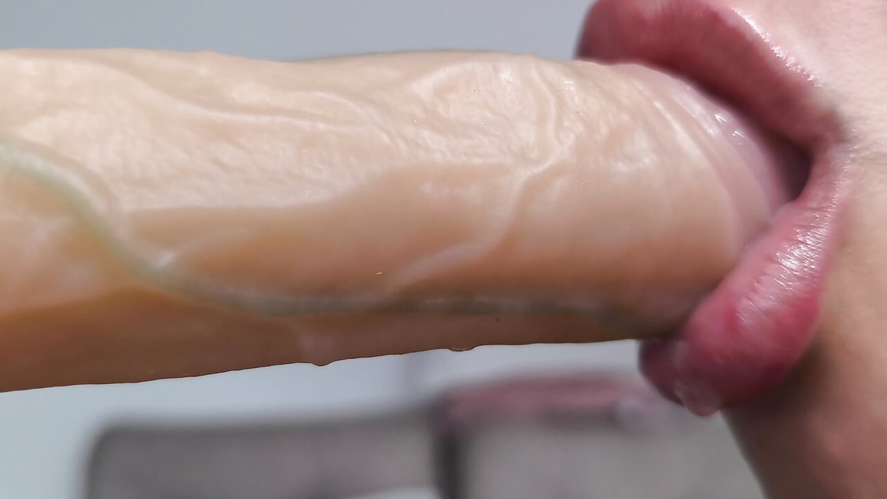 Ngiler dan nyepong bibir (suara sangat dekat) ASMR