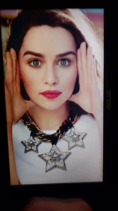 Omaggio di sborra per emilia clarke