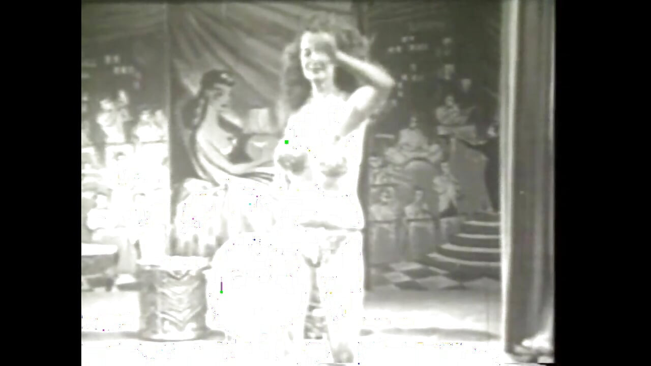 Бетти, театральная танцовщица