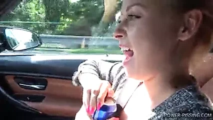 Girl cant hold pee and pee outside