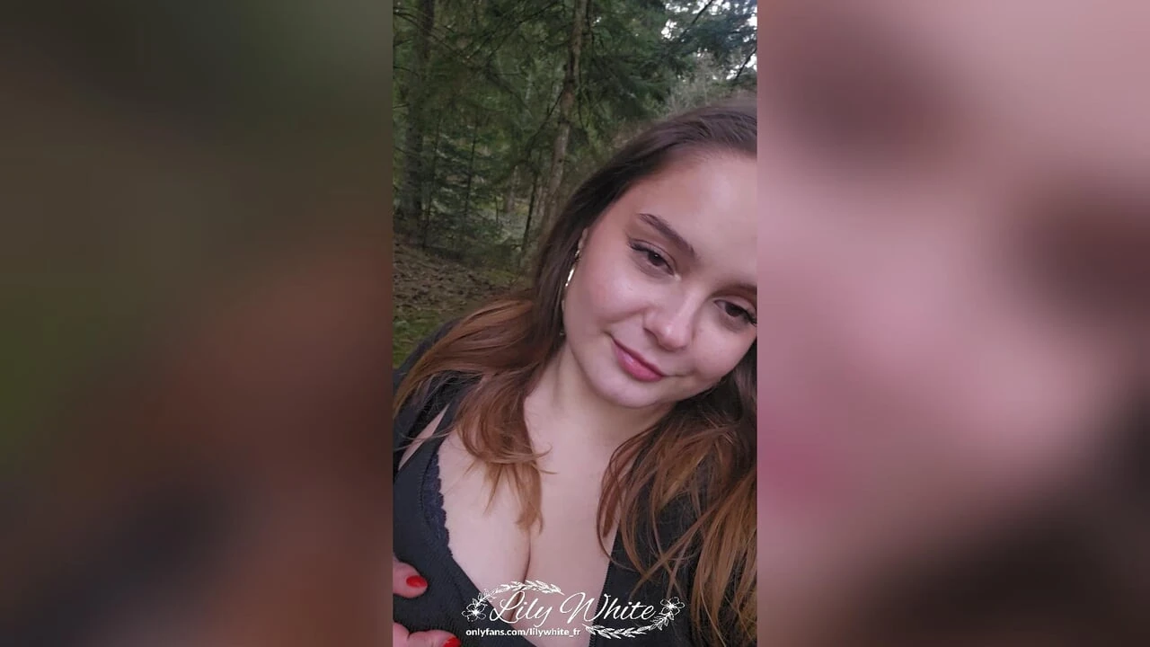 Un pequeño paseo por el bosque para ser follada y tomar una corrida facial