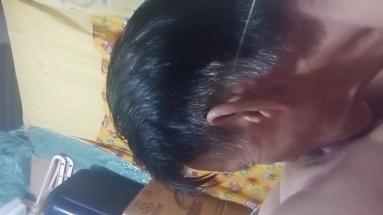El coño de mi esposa estaba muy apretado y muy mojado