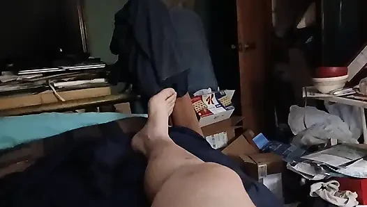 Götümde titreyen dildo ile yeni boşalma videosu