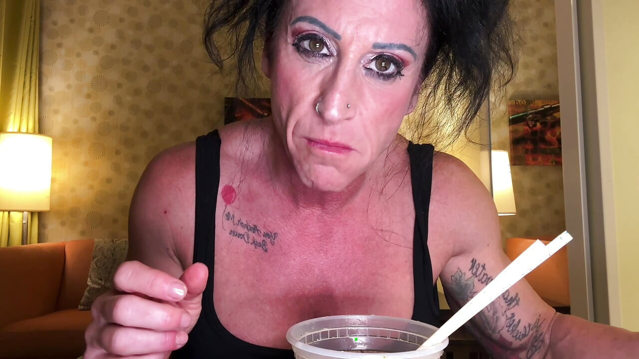 Gulp Thanksgiving:女神キャンディがごちそうを食べ、あなたを飲み込む
