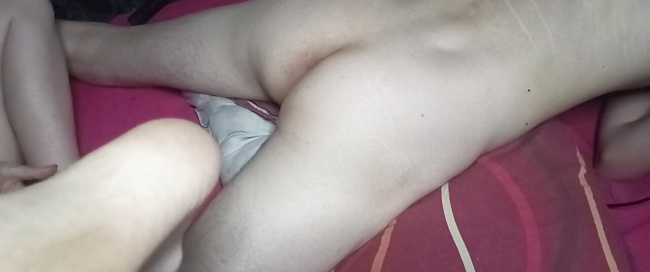 în cur cu vibratorul legat al soției mele mă duce la vibrator legat