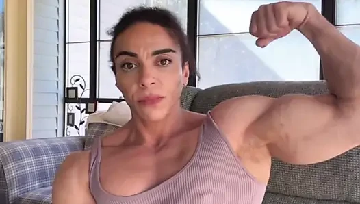 Black mom unleashes bodybuilding fire under flexing pressure