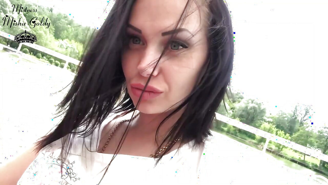 Sexy velké lízání rtů a vůně na jezeře