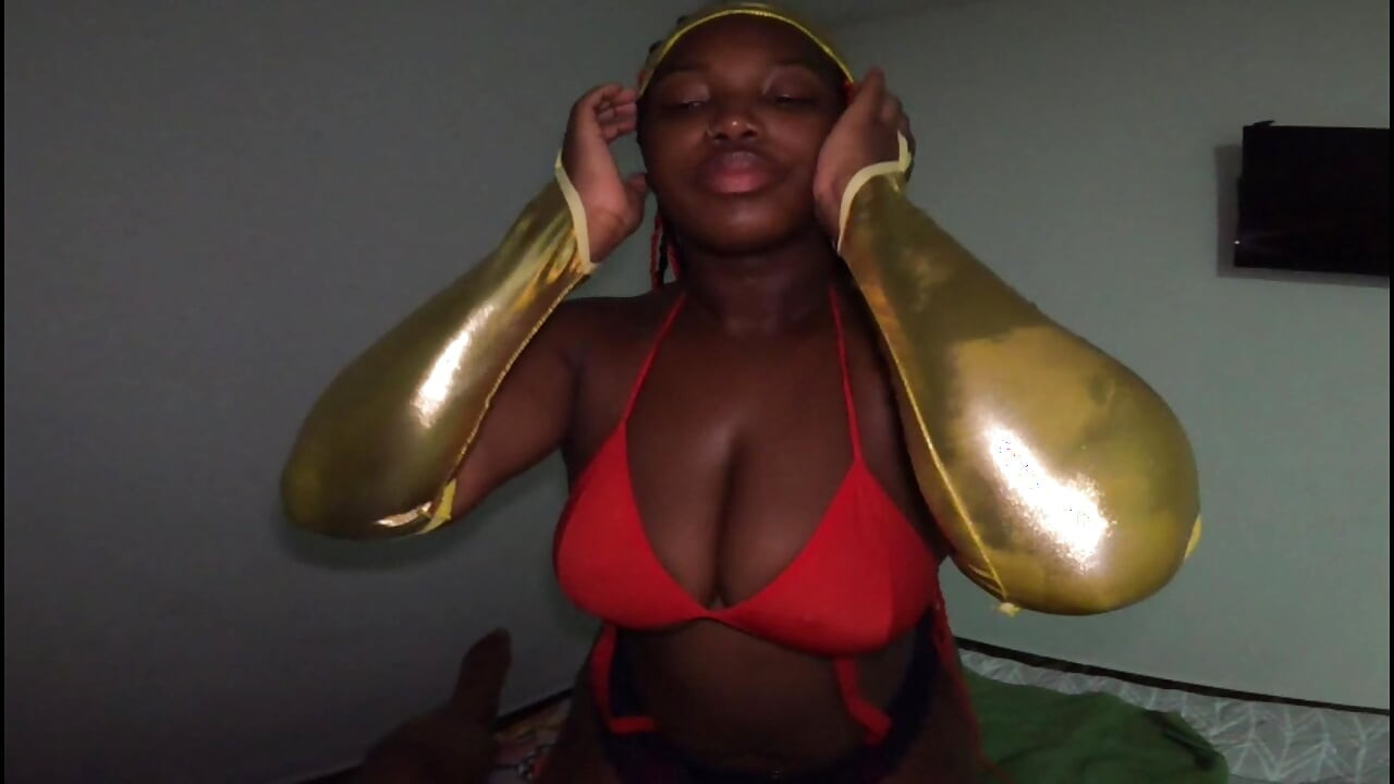 Big Butt Wonder Woman Said Those With Big Feet Have... Then Proceeded To Repay With a Blowjob For Tonights Stay - Mastermeat1