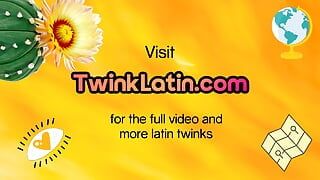 Латинского ебаря трахнул задницей дилдо бойфренд дома в любительском видео