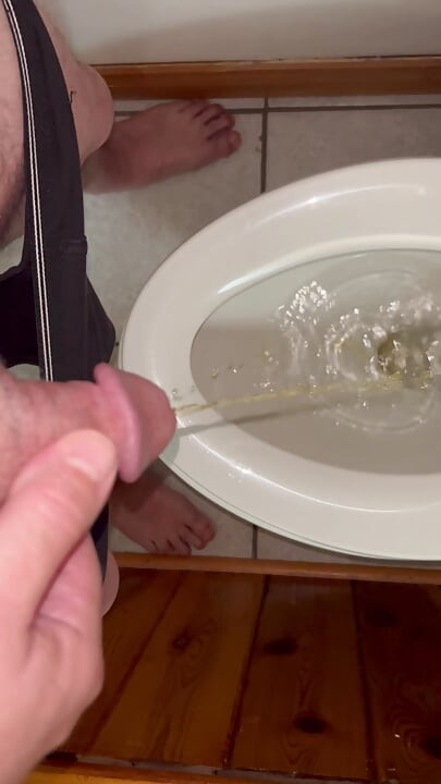Pisse et éjaculation le matin.