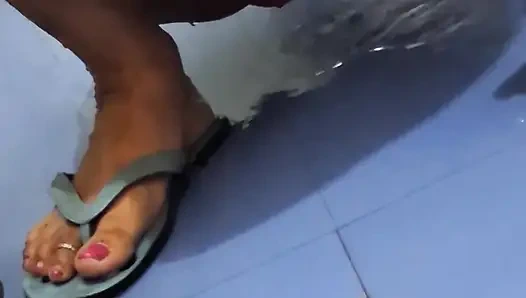 Dost ki nahate hue video banai full Maza aya