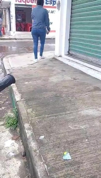 Chica manchada de semen