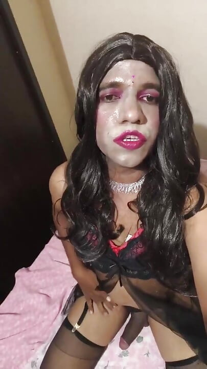 Nisha Priya, sissy crossdresser Banglore, pokazuje svoju seksi ljepotu svojim vrućim kurcem i guzicama