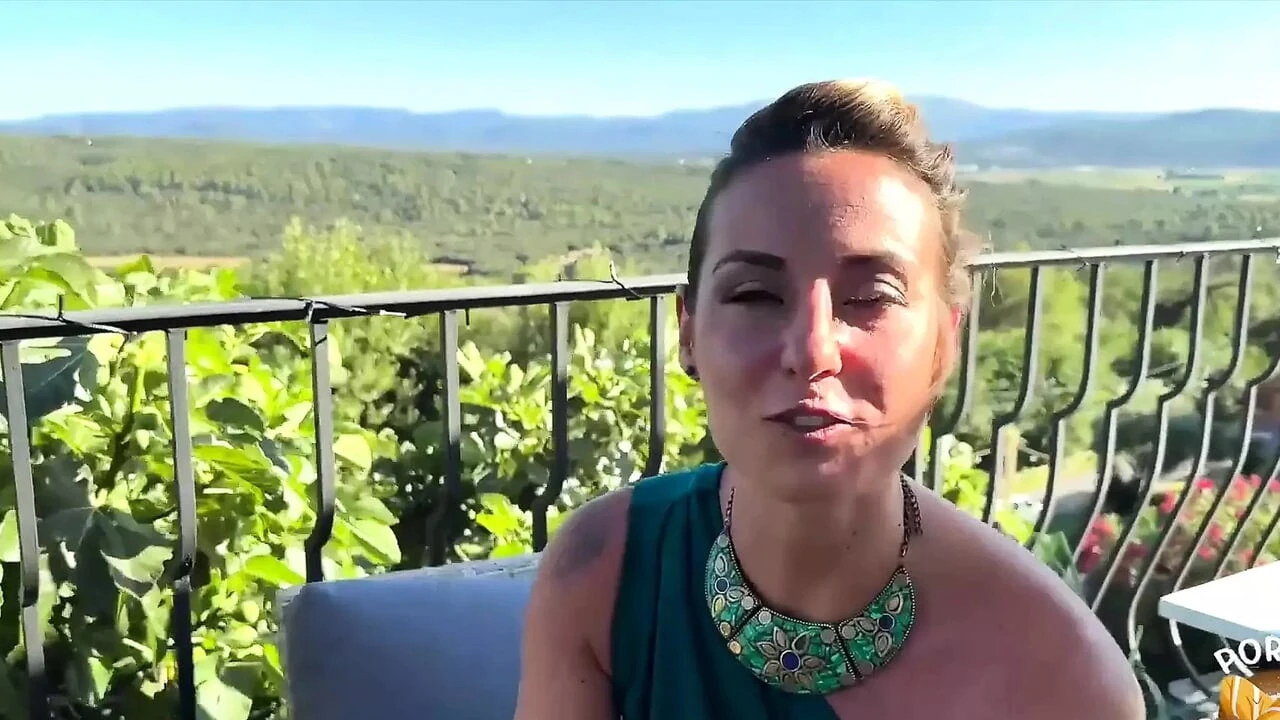 Muhteşem genç bir kadın olan Pam, Ashley ile bir şehvet anı istiyor