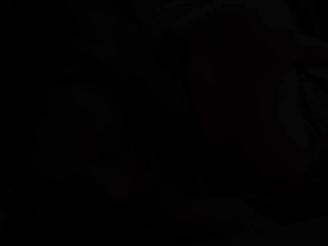 Adam iç çamaşırlı seksi kız arkadaşı tarafından sikiliyor