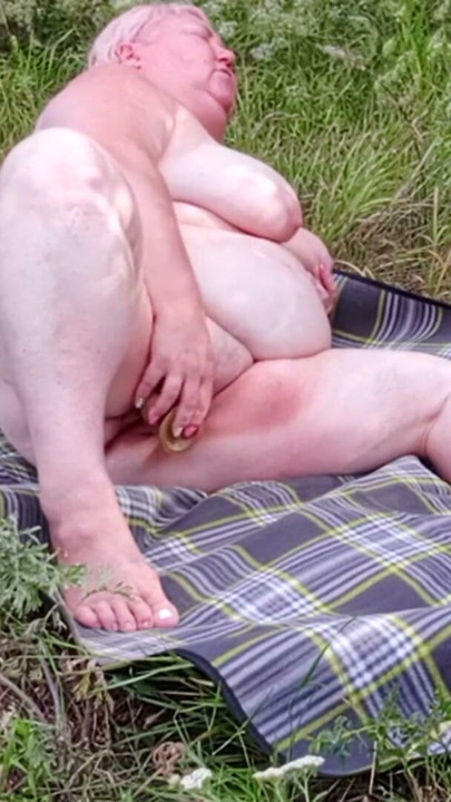 fat girl masturbates pussy with toys in nature | Clip 1