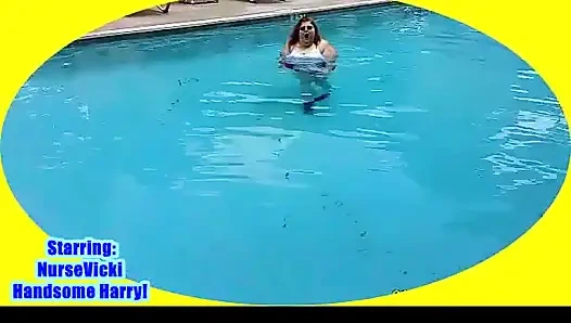 Vicki si suster nakal lagi asik muasin memeknya pakai 2 baru di bawah sinar matahari bagian 1