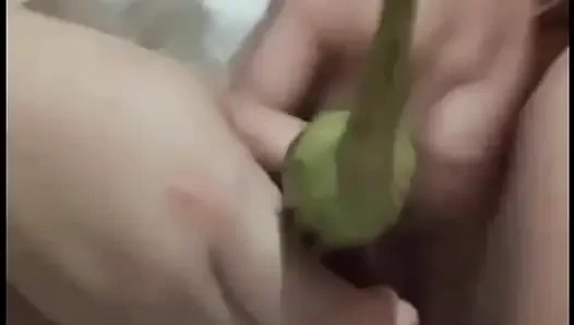 Patlıcan amcığı oynuyor