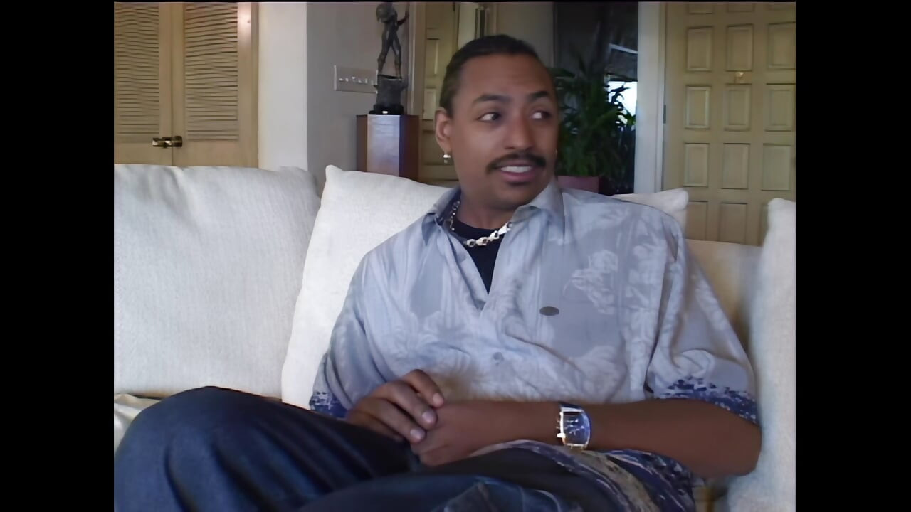 Kayla Marie: Kami Berambut Perang Suka Ayam Hitam