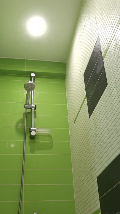 Teen Shaves Her Legs and Pussy in the Shower