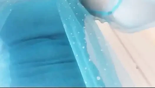 Cewek menyamar ini bikin kamu muasin memekku dengan ganas