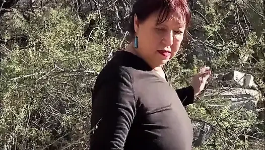 Doğayı keşfederken kıllı amcığıma mastürbasyon yapıyor