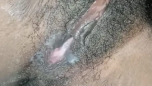 Malam ini setelah pose seks, memek penuh sperma, penisku masih keras bahkan setelah 4 ronde cepat.