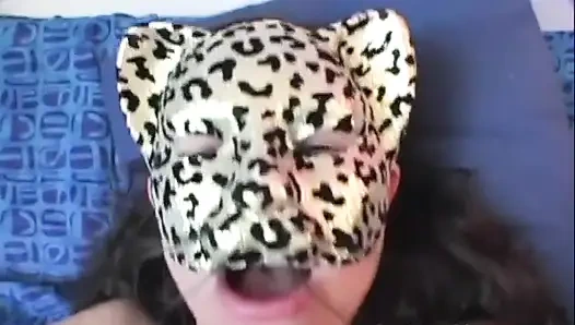 Gadis berbulu bertopeng amatir suka kontol di memek berbulu