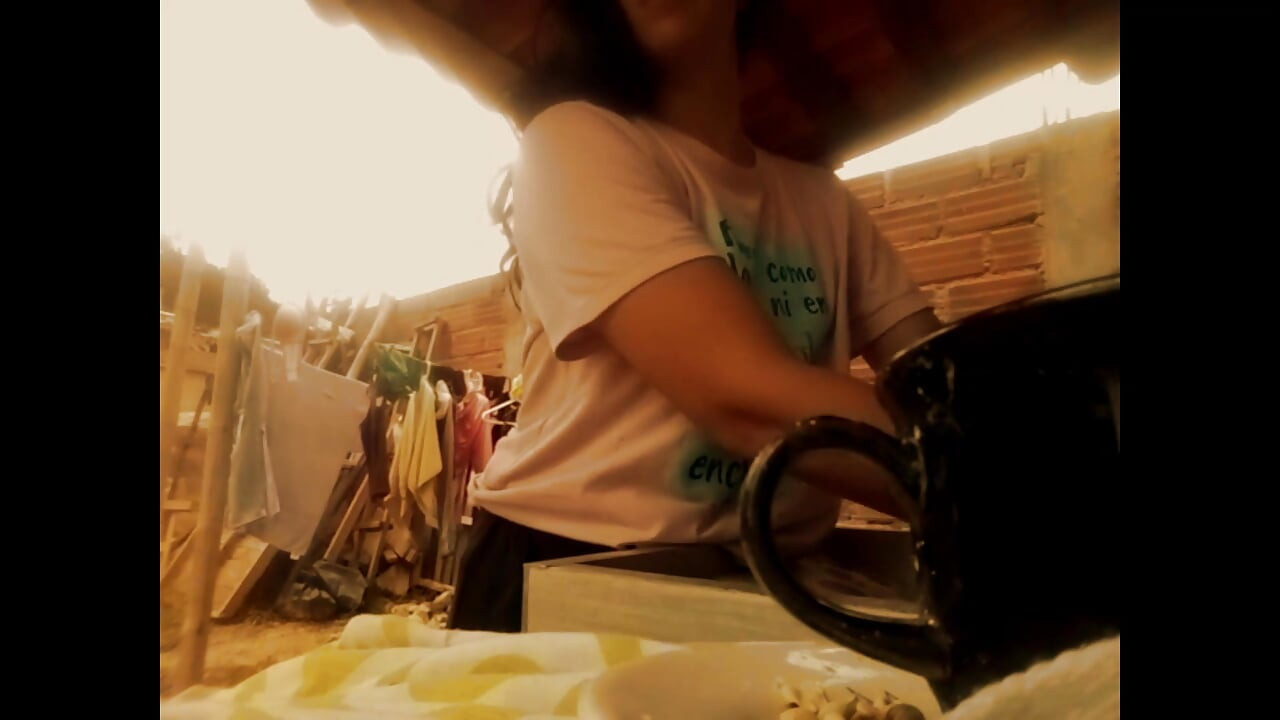 Brittany lagi asik muasin memeknya di ruang laundry