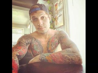 Tatuerad hawaii kille vill äga dig