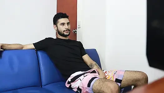 Bir sessiz öğleden sonra üvey kız kardeşimle aynı odayı paylaşıyorum ve o benim penisimi emiyor