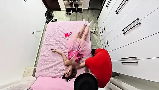 Отчим снимает свой карнавальный костюм и эякулирует в ее рот.