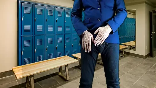 Mastürbasyon yapmak için başka bir soyunma odası buldum