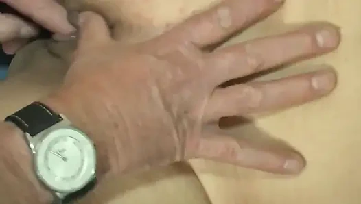 Sarışın olgun sürtük açgözlü boğazını sertçe siktiriyor