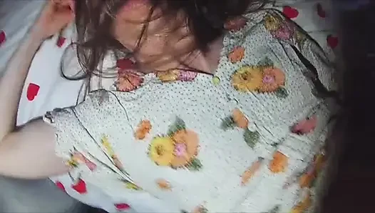 Pengkhianatan nyata. Teman menyetubuhi istriku di pantat.