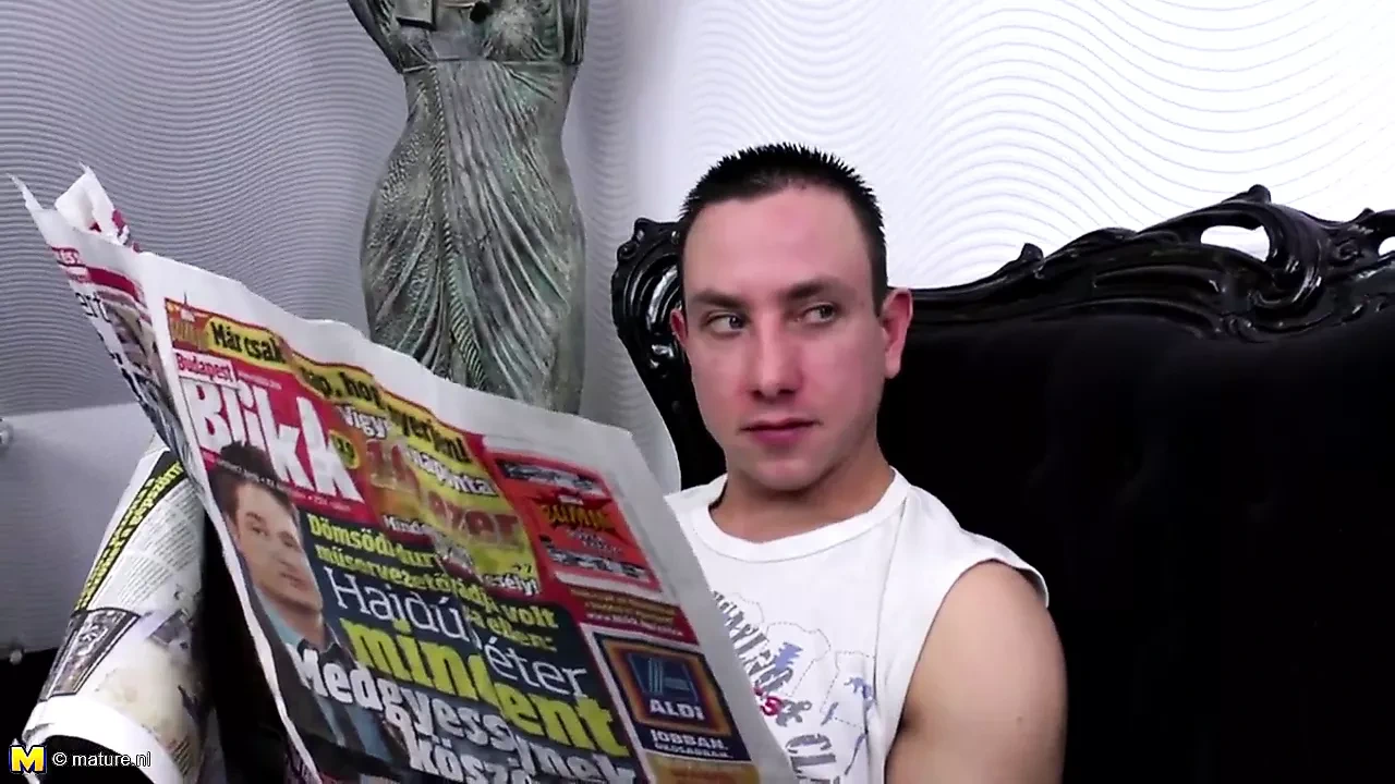 超大的成熟继母性交在她所有的大洞