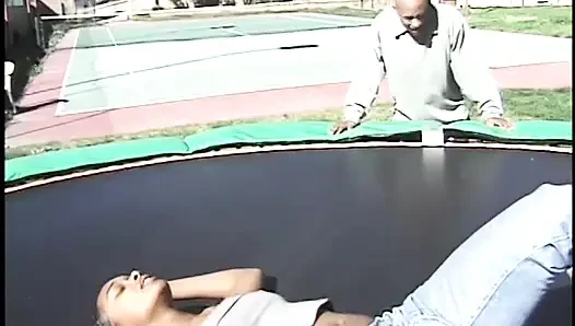 Zenci bebek öğretmeni için her şeyi yapıyor