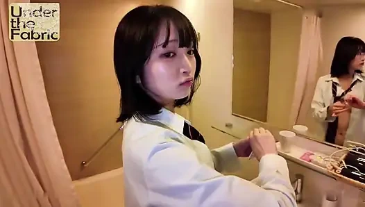 Sansürsüz şıklık, saf tip güzellik her arzusunu kabul ediyor, kıyafet oyununda bakış açısı sakso, yakın temas yüz çekimiyle bitiyor