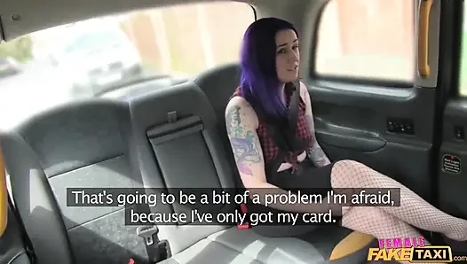 Female fake Taxi - heißes Emo-küken schmeckt die muschi des fahrers