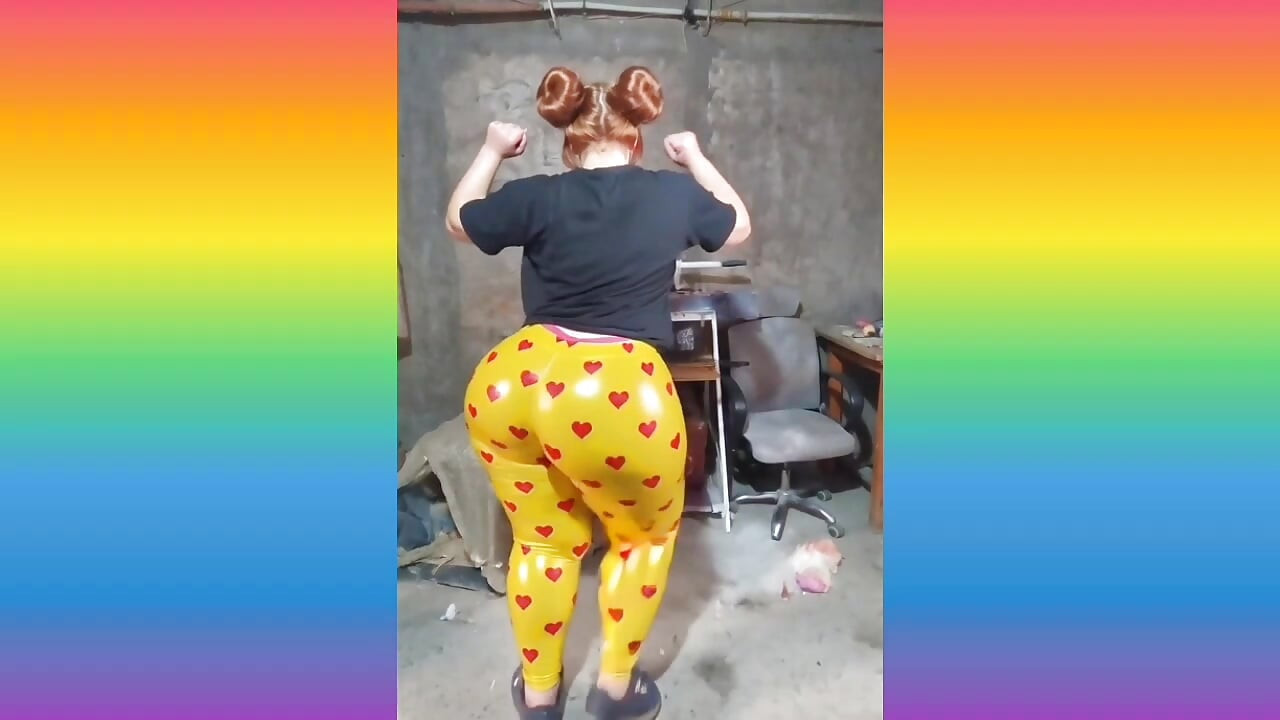 big-assed, bouncing, rich butt 3