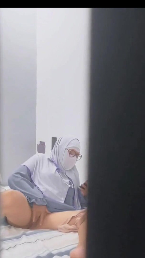 Patient caught doctor masturbating in the room. | Clip 1