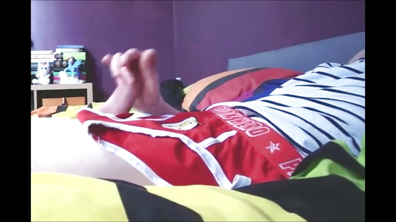 Ο Sammy Andrews χύνει με εσώρουχα υπερήρωα