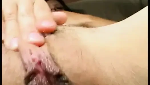 Memek pelacur dijilat dan lubangnya dimasukin kontol