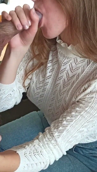 Dao sam joj cveće i prestao da bude devica, creampie tinejdžerka nakon seksa sa pušenjem kurca | Klip 1